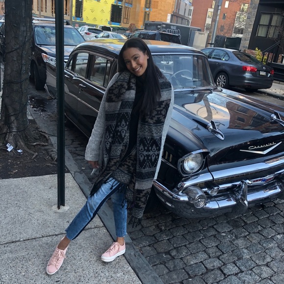 Meet your Posher, Alyssa - Picture 8 of 8